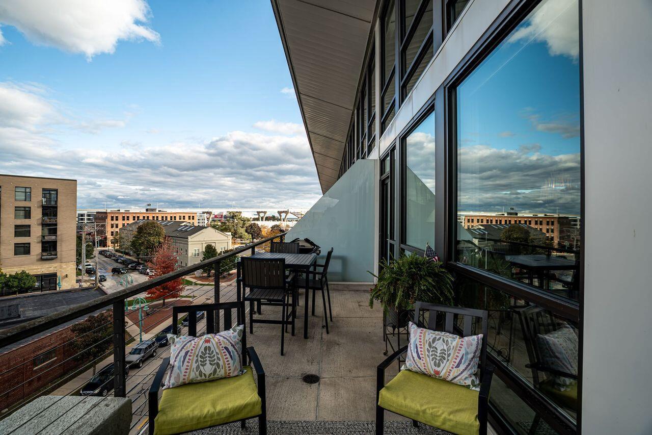 311 East Erie STREET 425