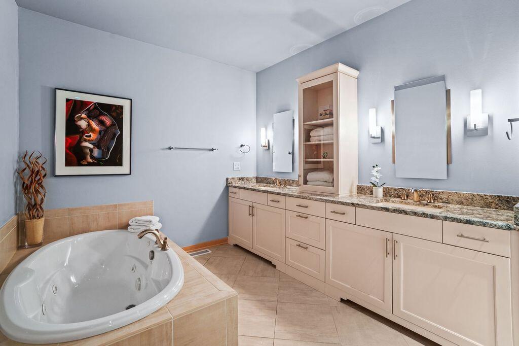 311 East Erie STREET 425