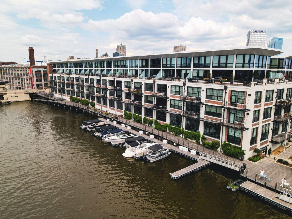 311 East Erie STREET 425