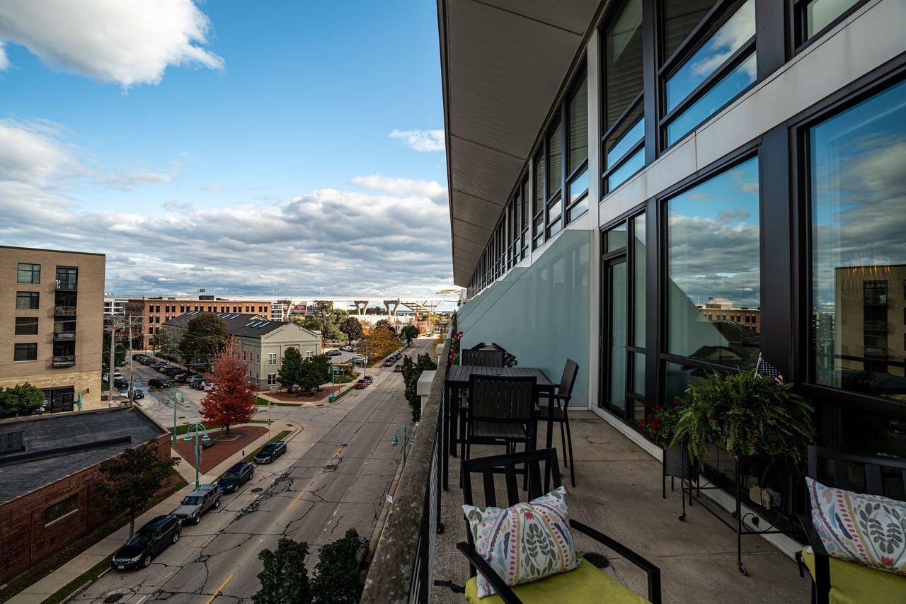 311 East Erie STREET 425