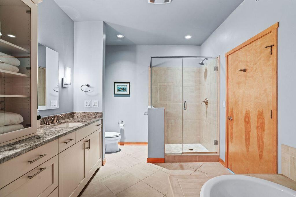 311 East Erie STREET 425