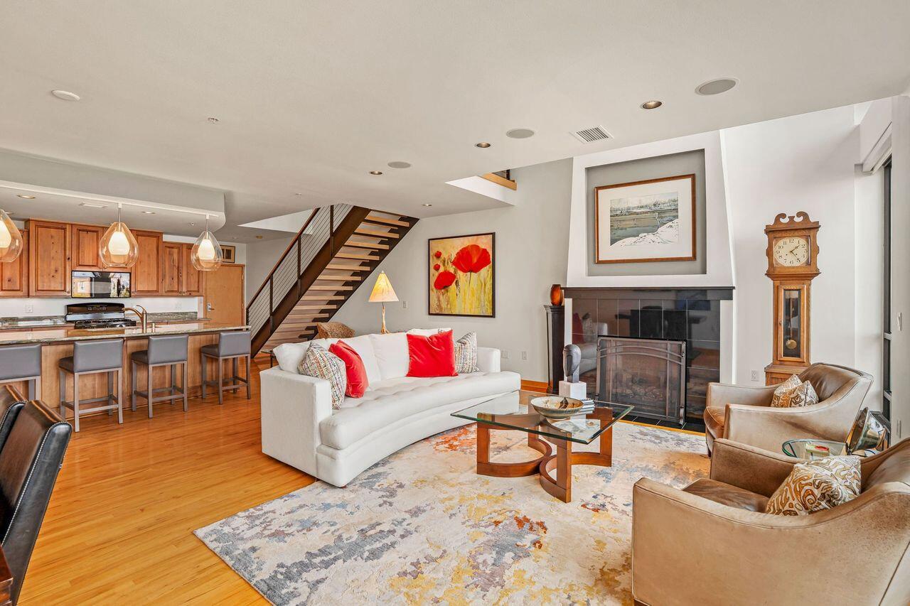 311 East Erie STREET 425