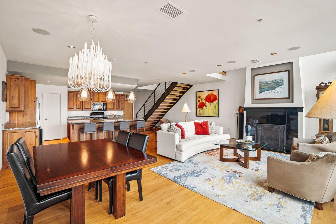 311 East Erie STREET 425