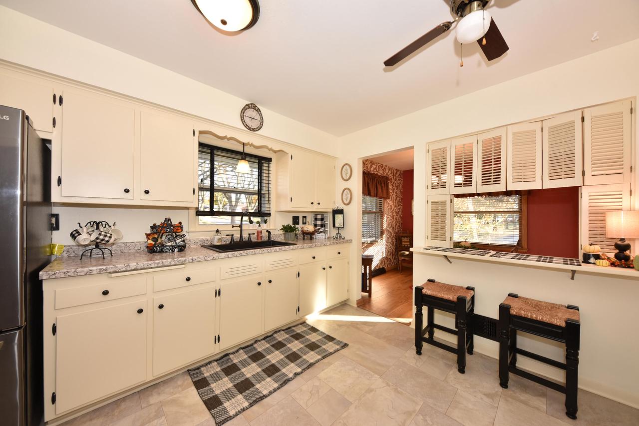 9602 West Arthur AVENUE