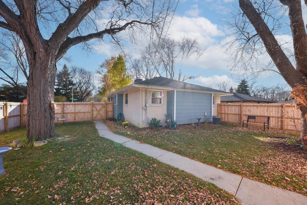 9602 West Arthur AVENUE