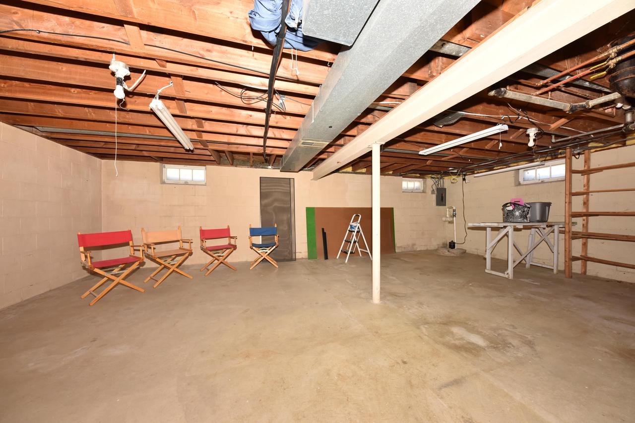 9602 West Arthur AVENUE