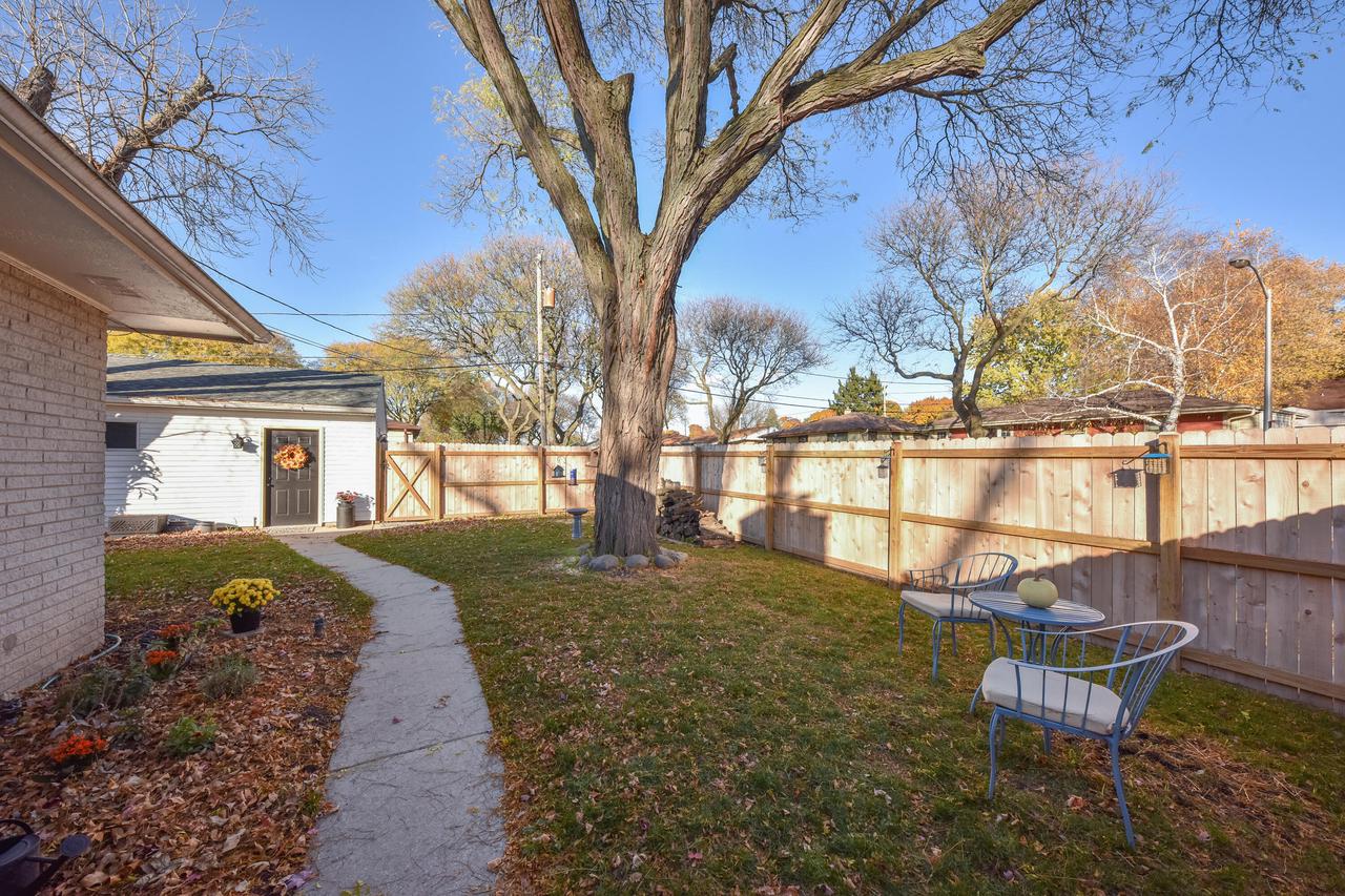 9602 West Arthur AVENUE