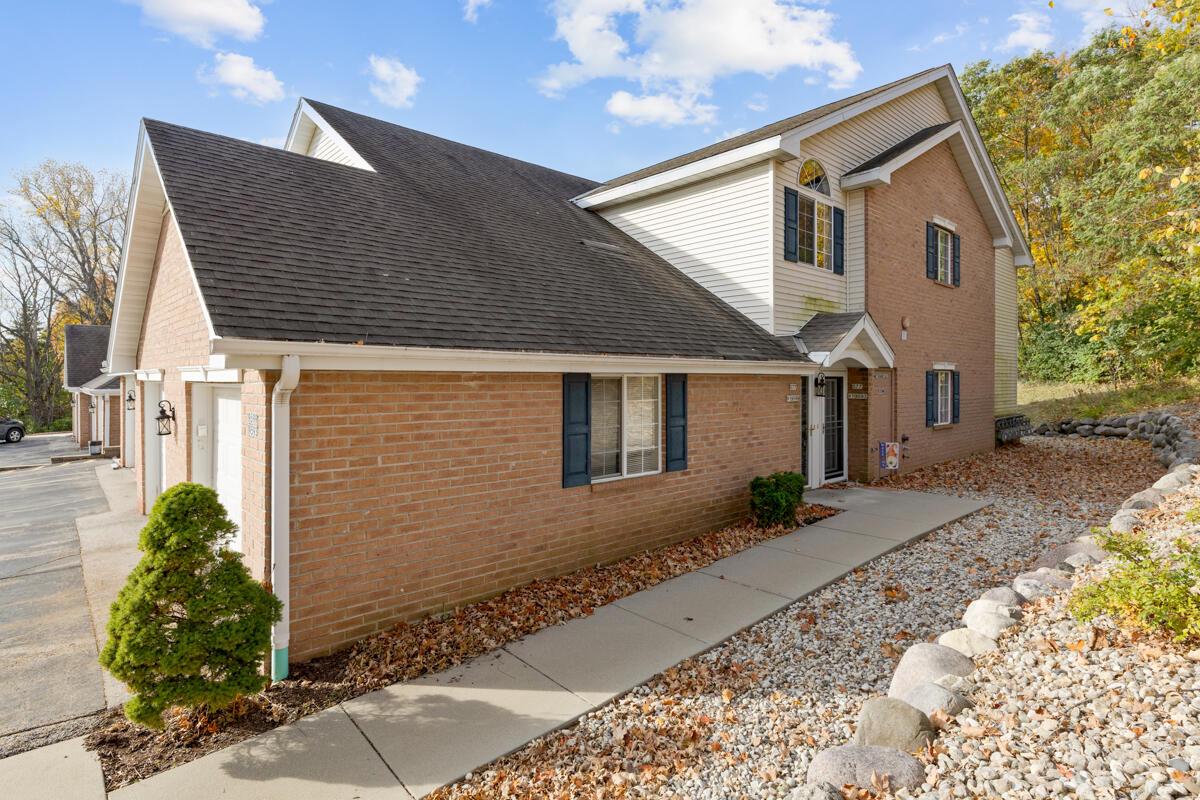 S77W19599 Lakewood DRIVE