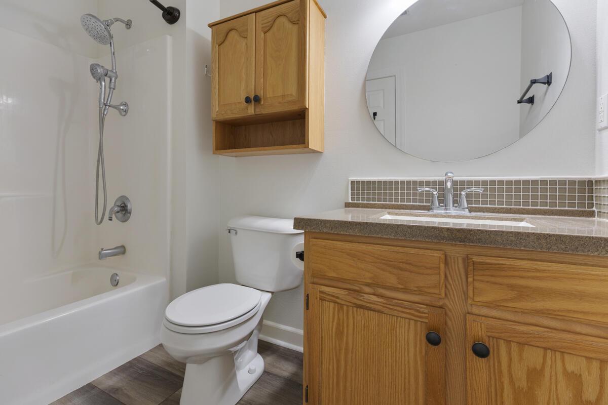 S77W19599 Lakewood DRIVE