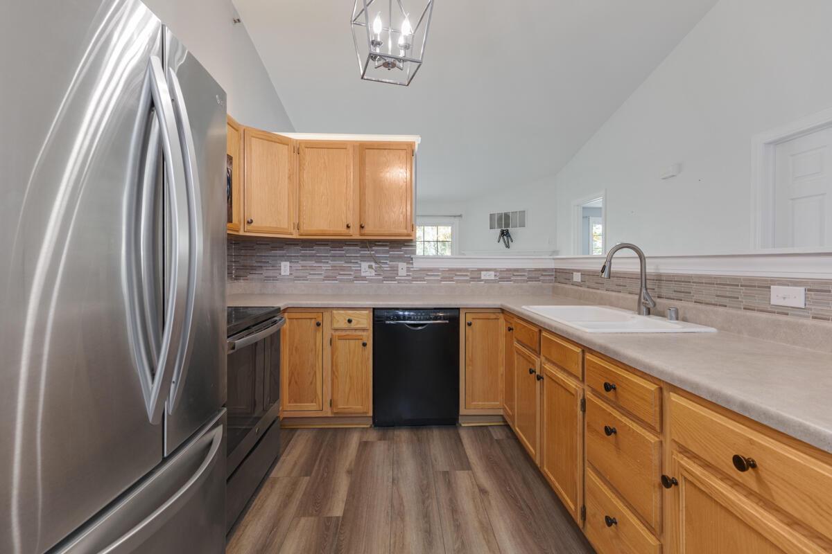 S77W19599 Lakewood DRIVE