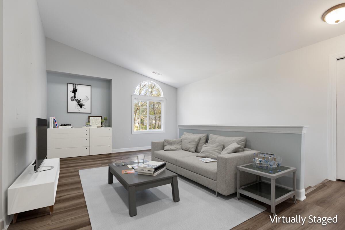 S77W19599 Lakewood DRIVE