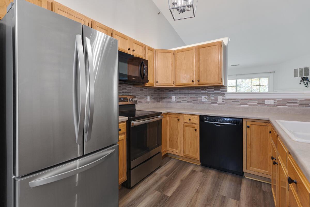 S77W19599 Lakewood DRIVE