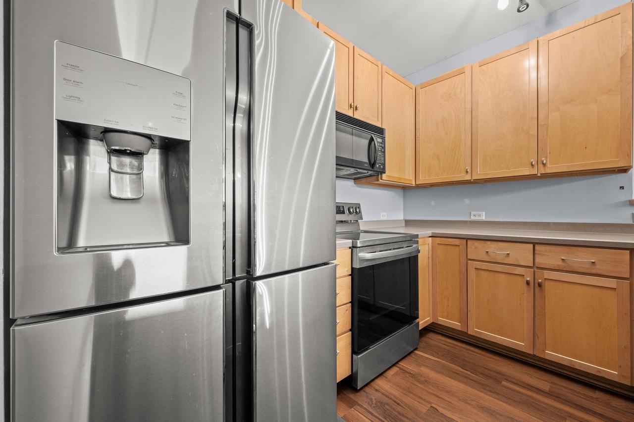 1920 North Farwell AVENUE 203