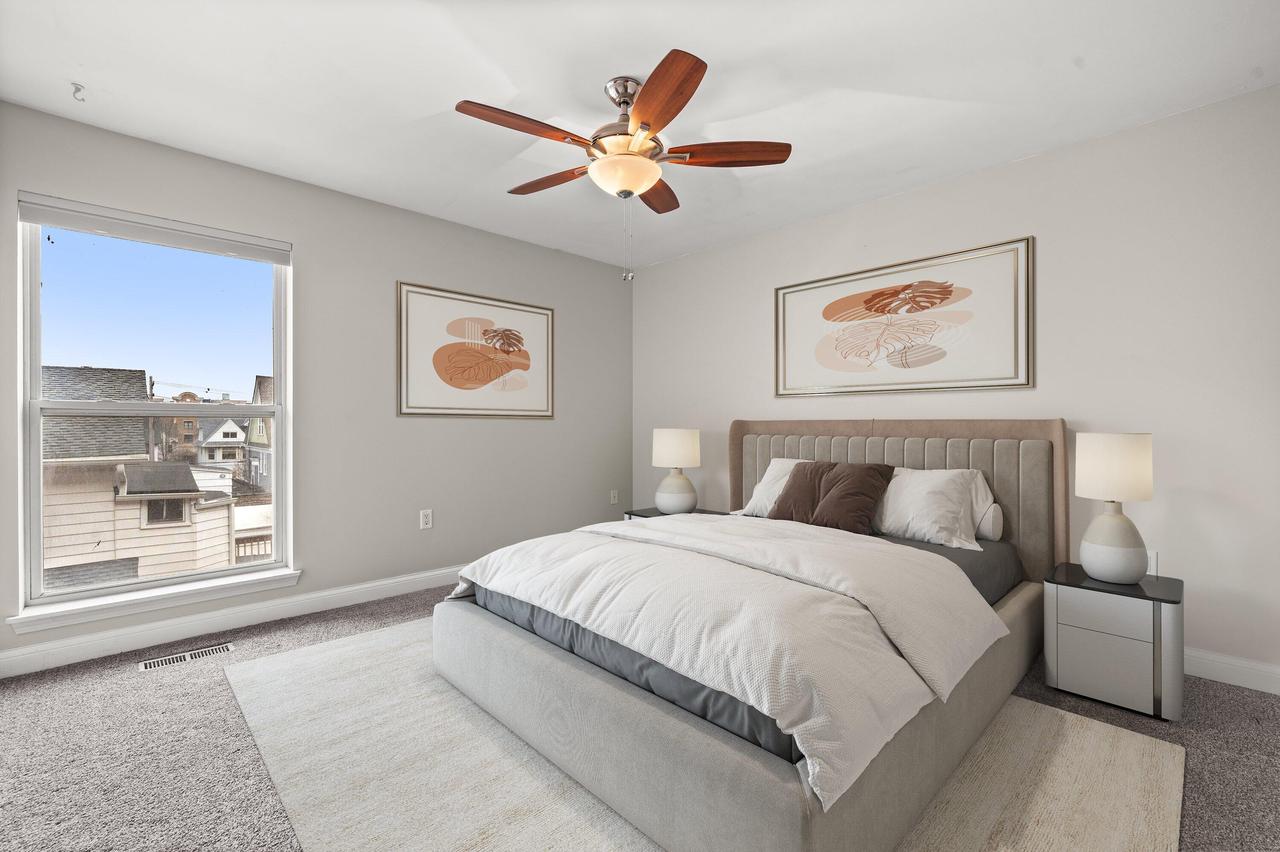 1920 North Farwell AVENUE 203