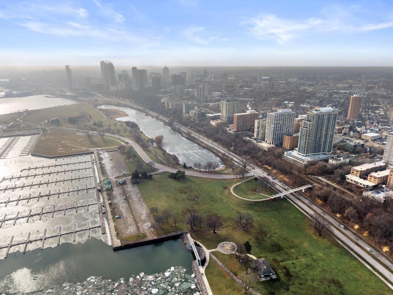 1920 North Farwell AVENUE 203