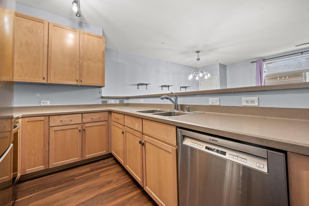 1920 North Farwell AVENUE 203