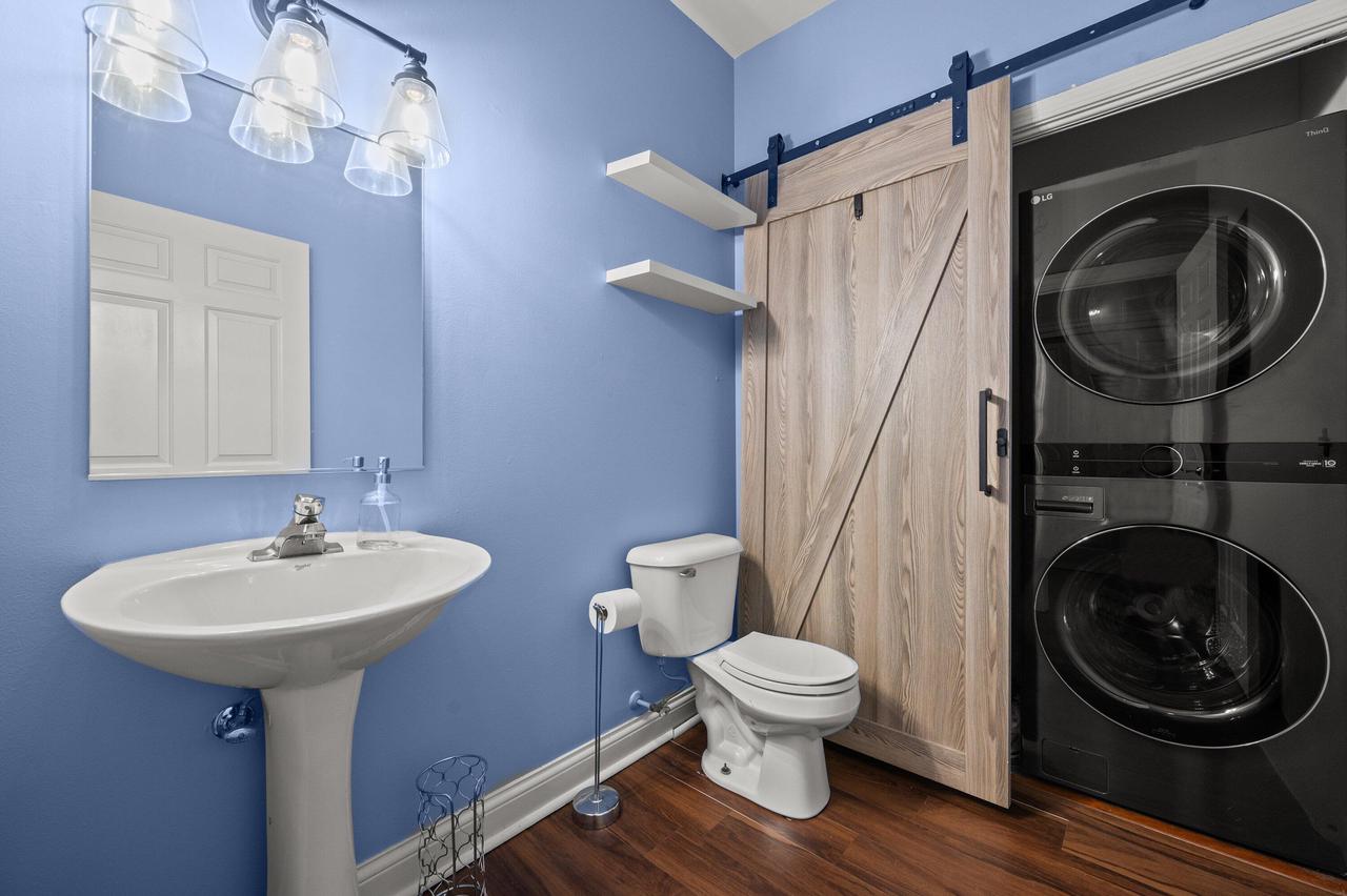 1920 North Farwell AVENUE 203