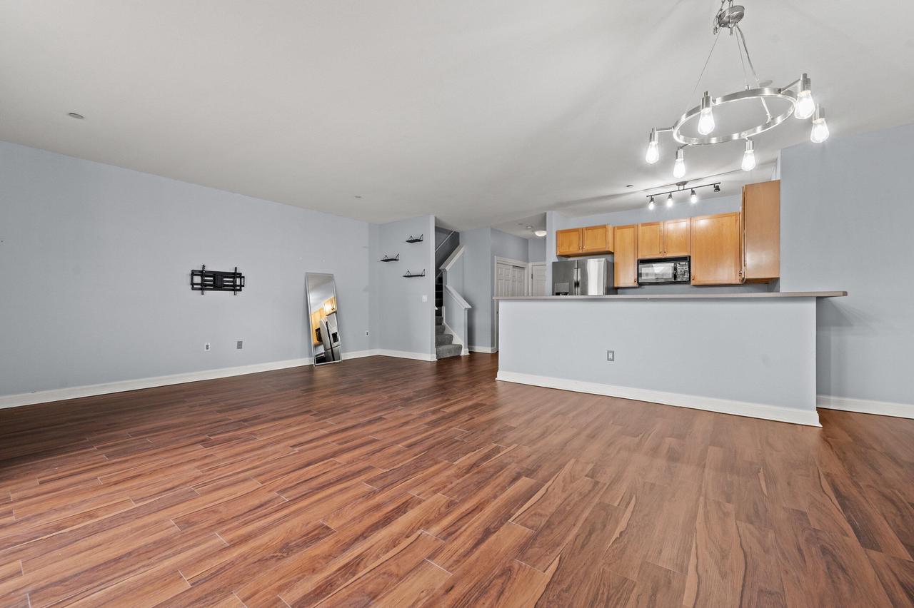 1920 North Farwell AVENUE 203