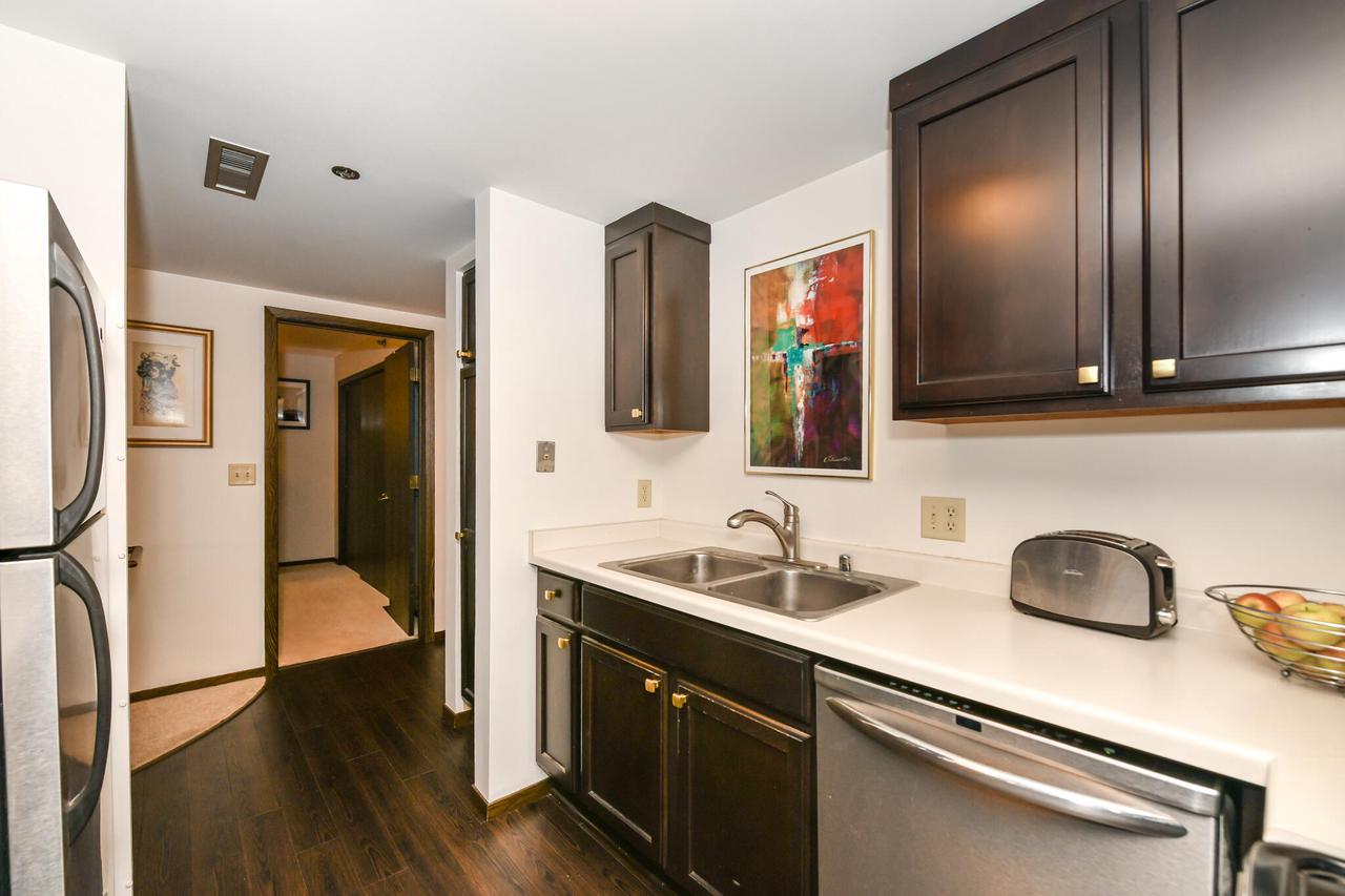 1633 North Prospect AVENUE 17C