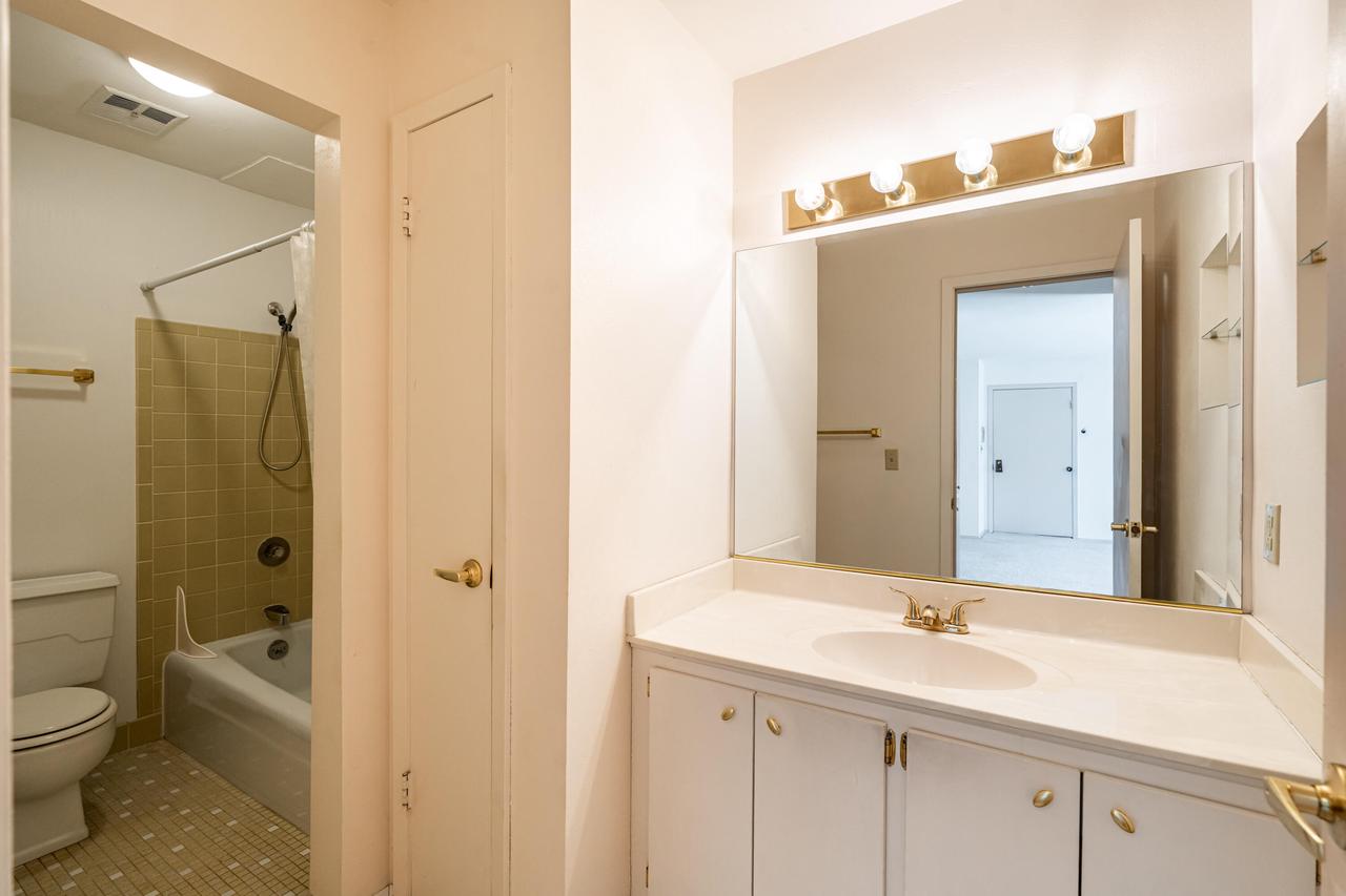 8530 West Waterford AVENUE 5