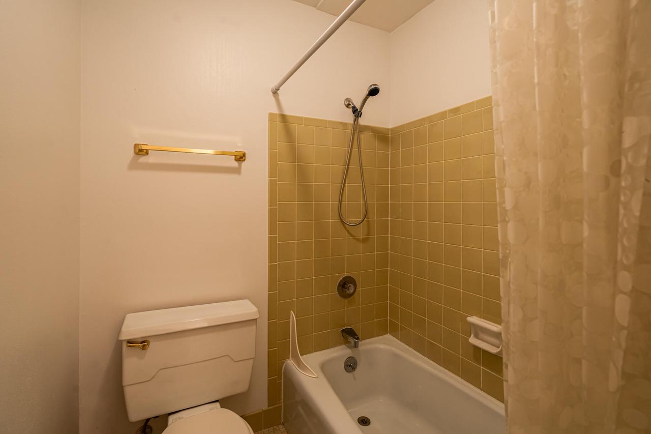 8530 West Waterford AVENUE 5