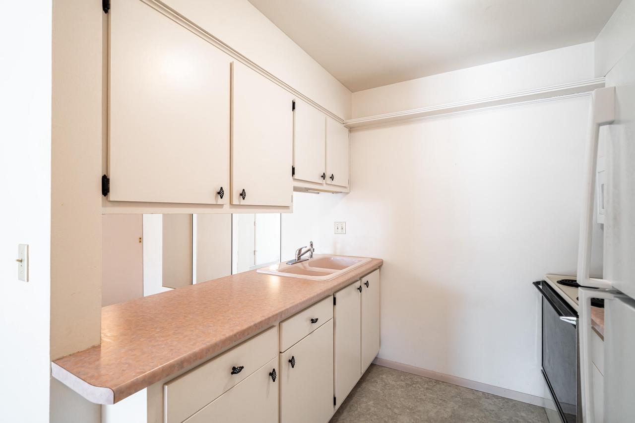 8530 West Waterford AVENUE 5