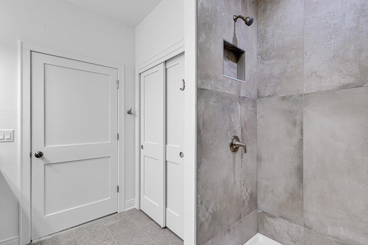 2950 North 186th STREET 9