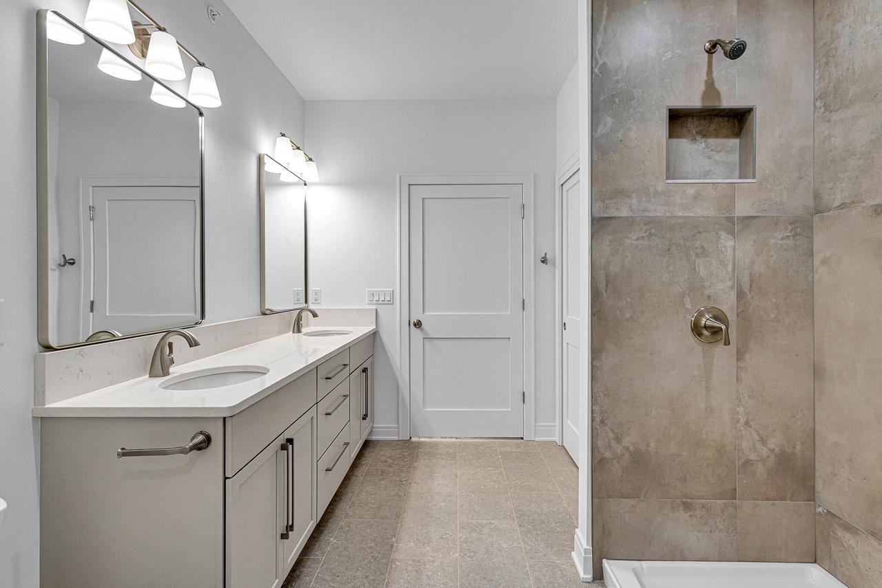 2950 North 186th STREET 9