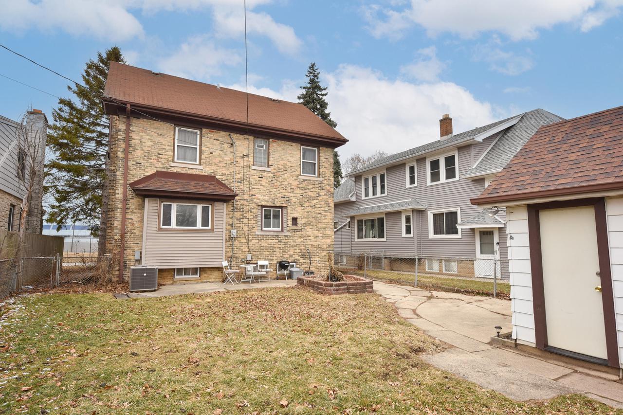 1112 South 77th STREET