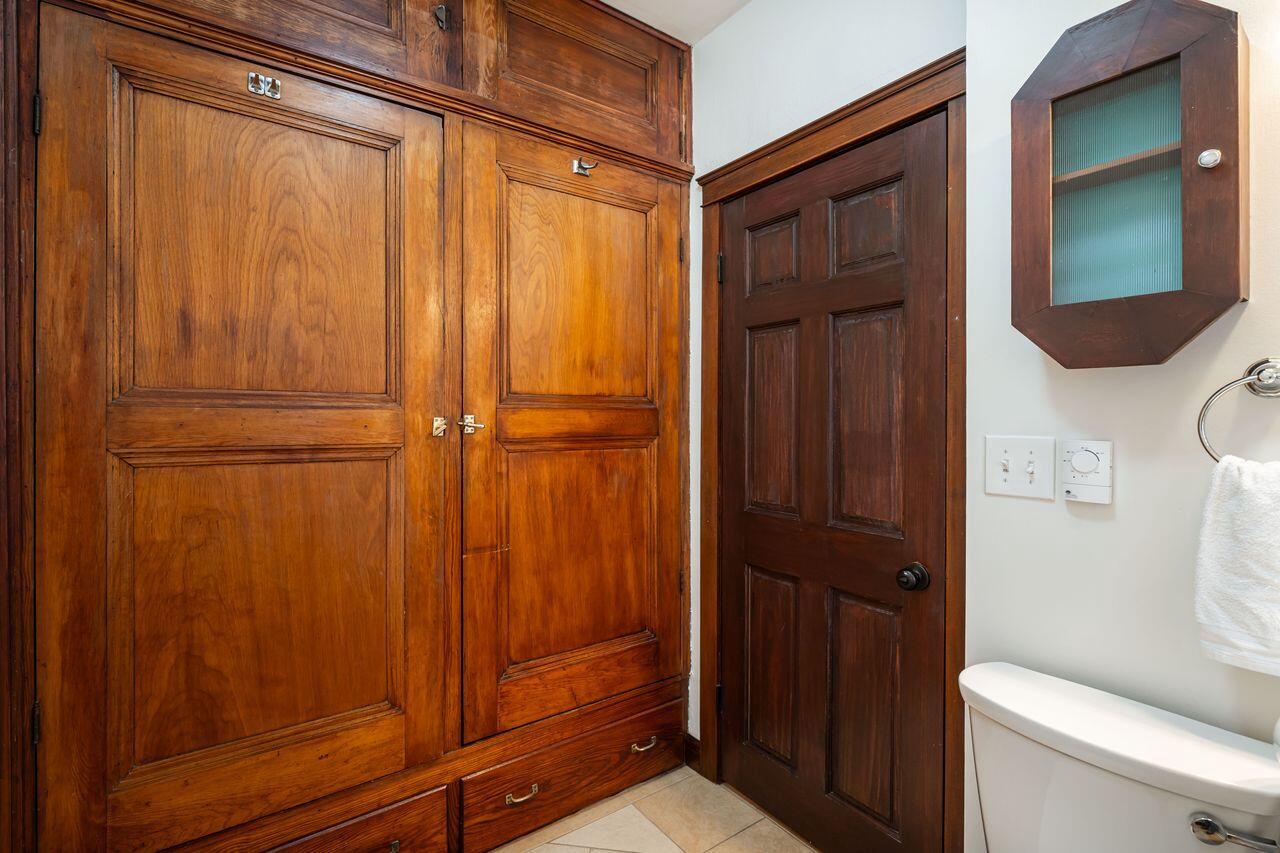 3156 South Kinnickinnic AVENUE