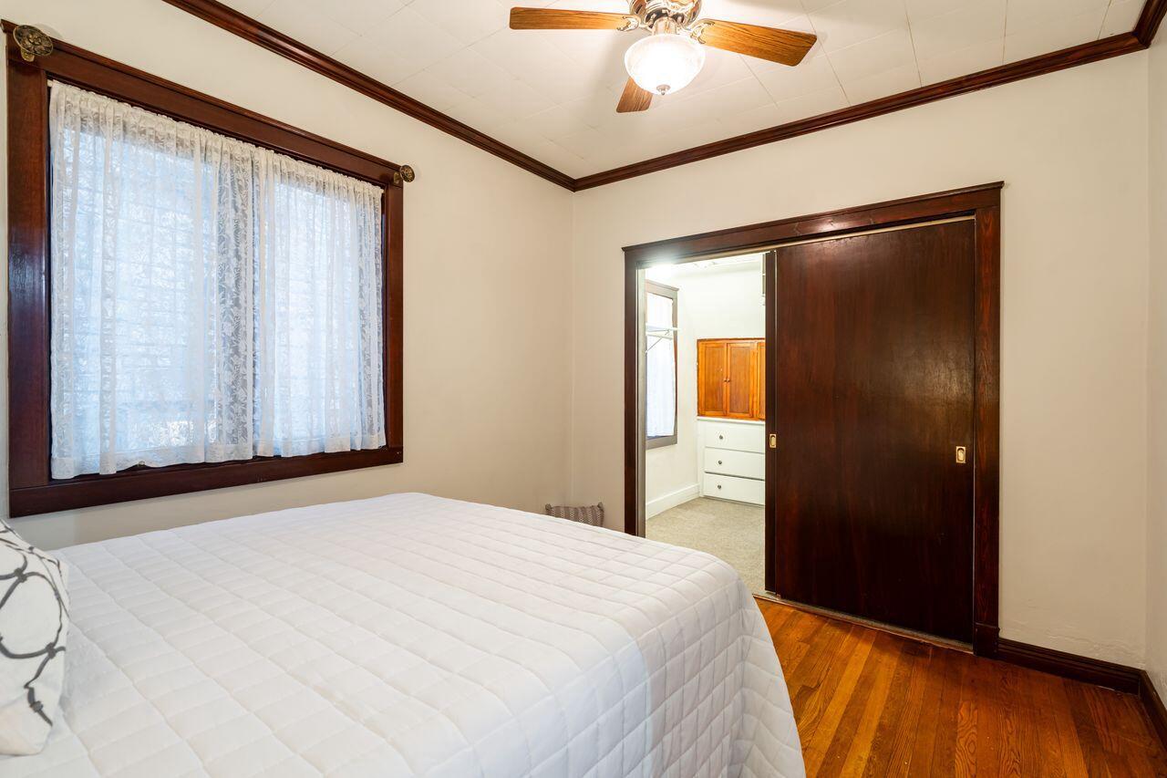 3156 South Kinnickinnic AVENUE