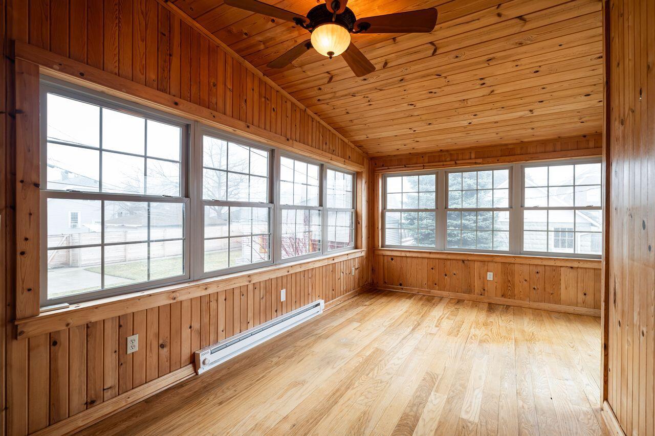 3156 South Kinnickinnic AVENUE