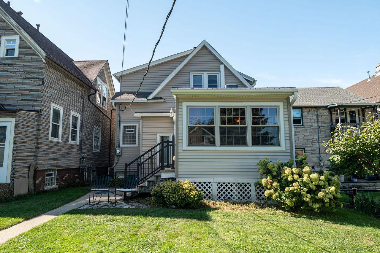 3156 South Kinnickinnic AVENUE