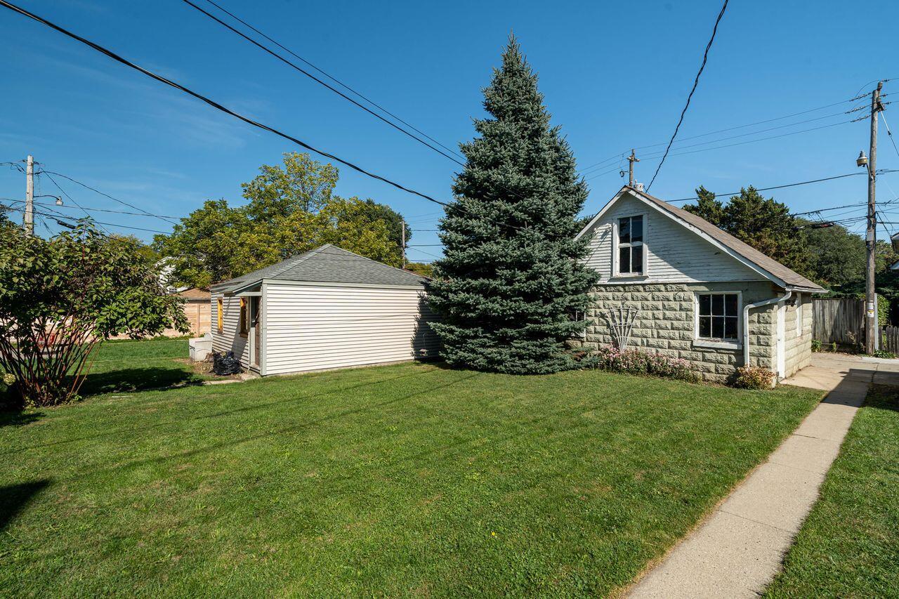 3156 South Kinnickinnic AVENUE