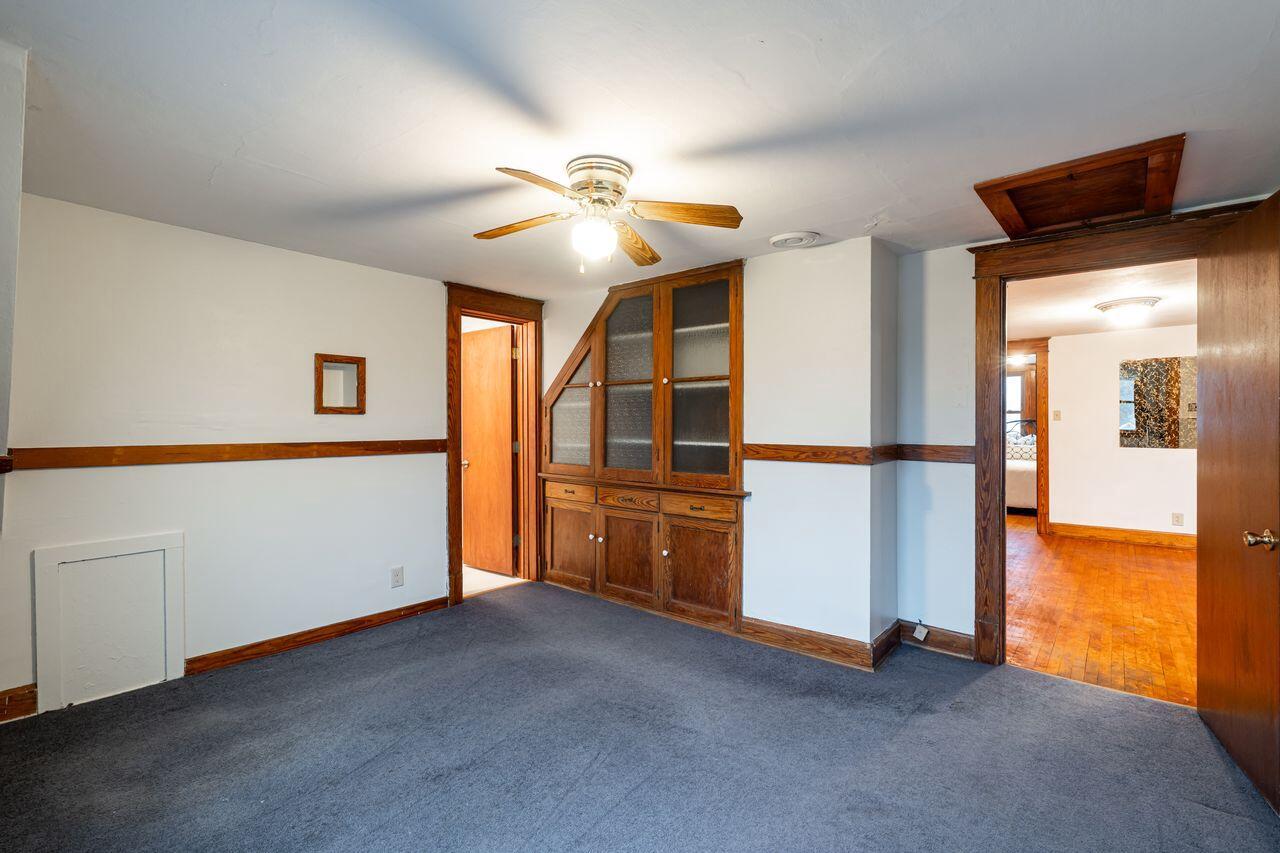 3156 South Kinnickinnic AVENUE