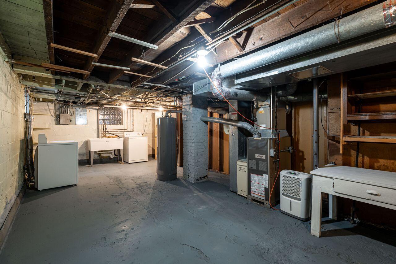 3156 South Kinnickinnic AVENUE