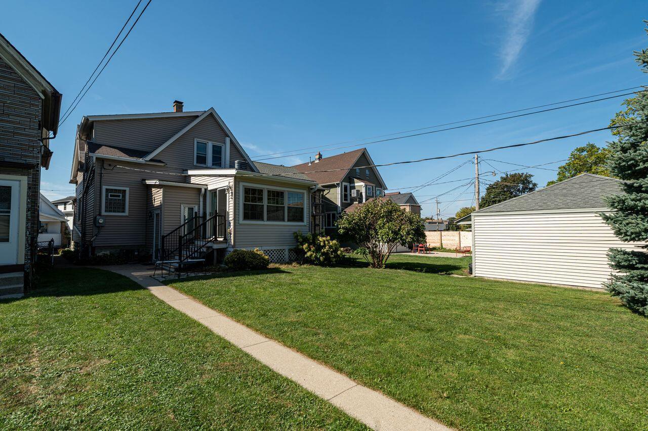 3156 South Kinnickinnic AVENUE