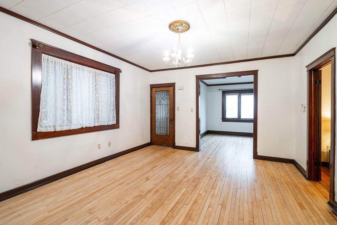 3156 South Kinnickinnic AVENUE