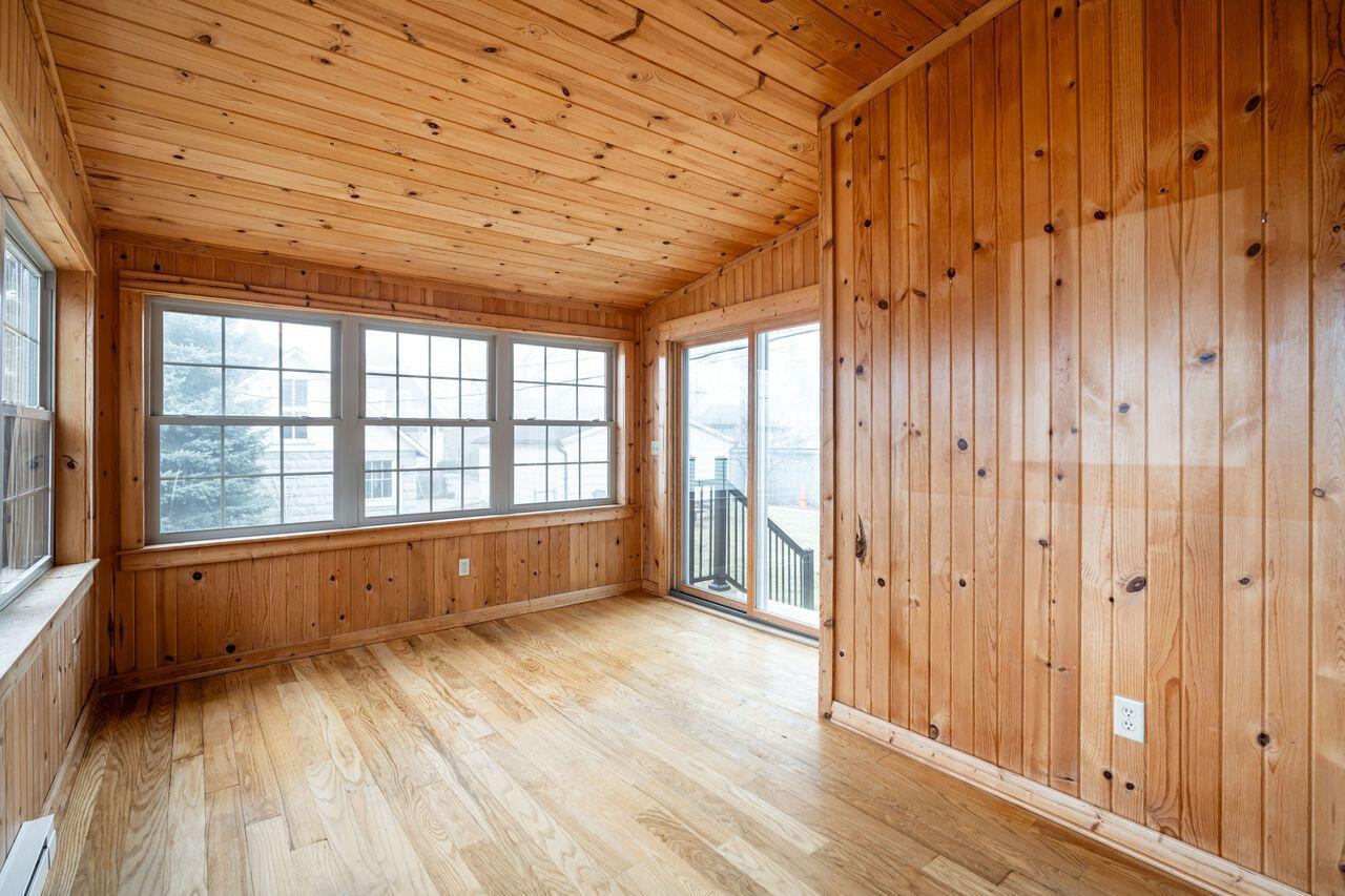 3156 South Kinnickinnic AVENUE