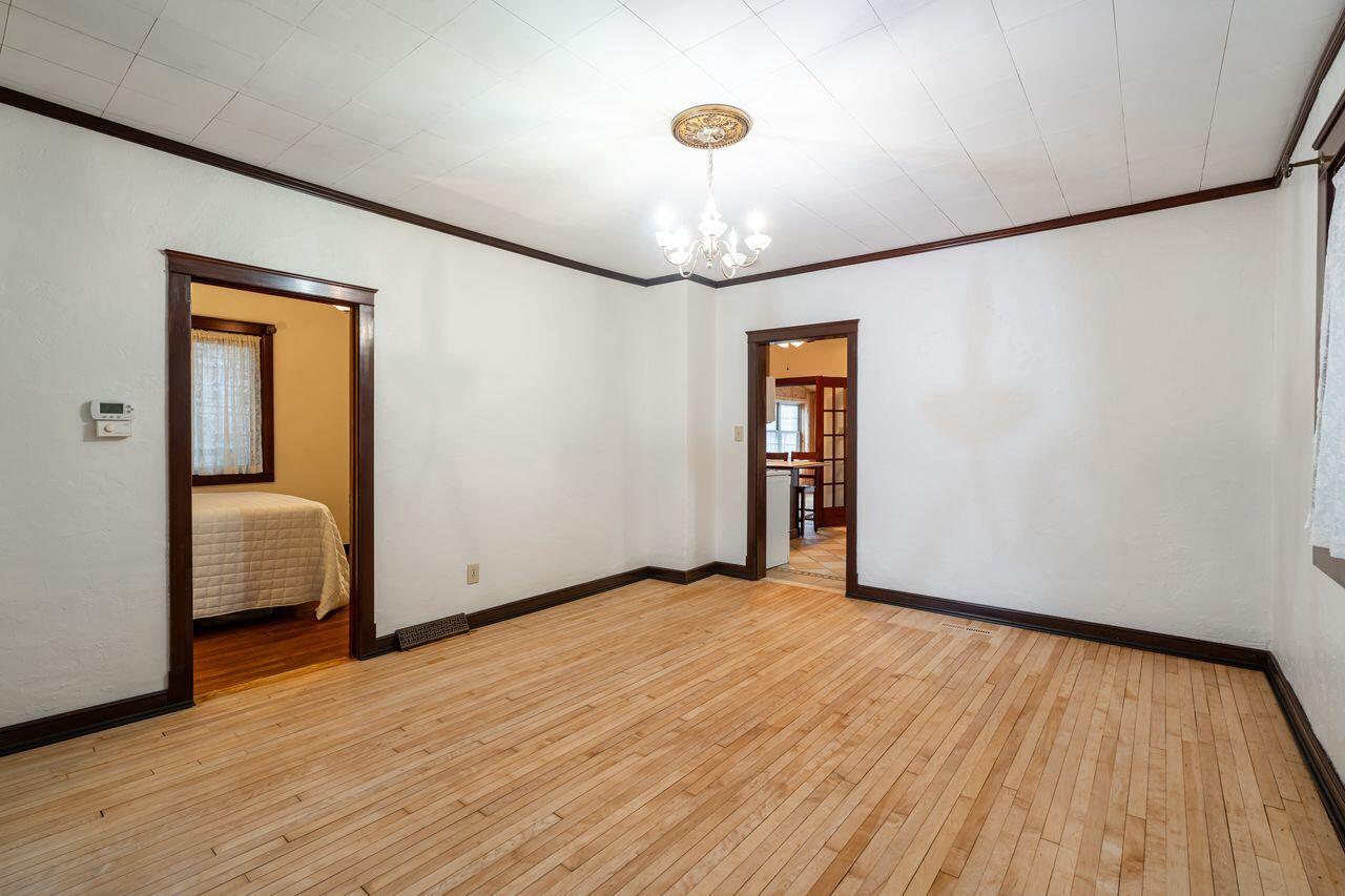 3156 South Kinnickinnic AVENUE