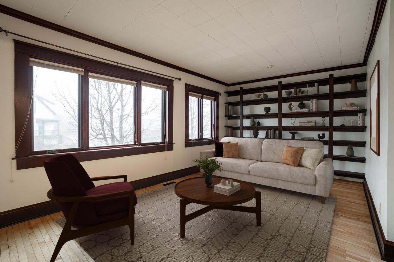 3156 South Kinnickinnic AVENUE