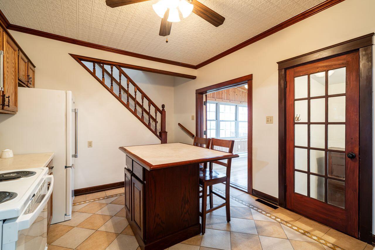 3156 South Kinnickinnic AVENUE