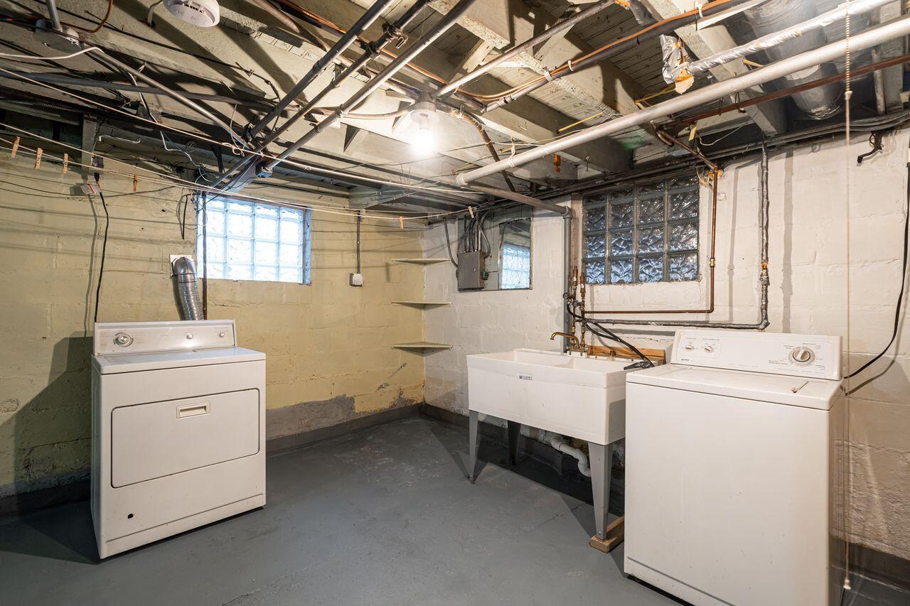 3156 South Kinnickinnic AVENUE