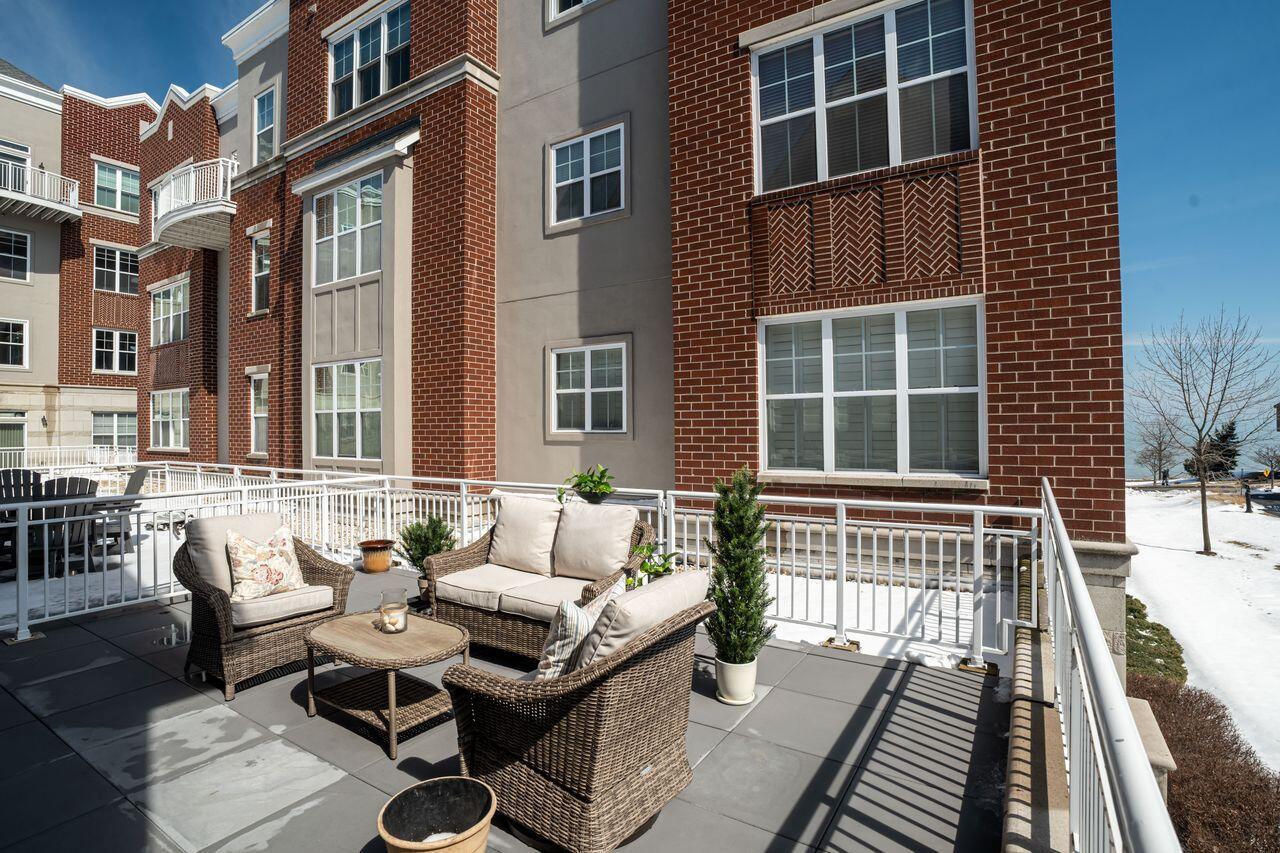 3870 South Lake DRIVE 1102