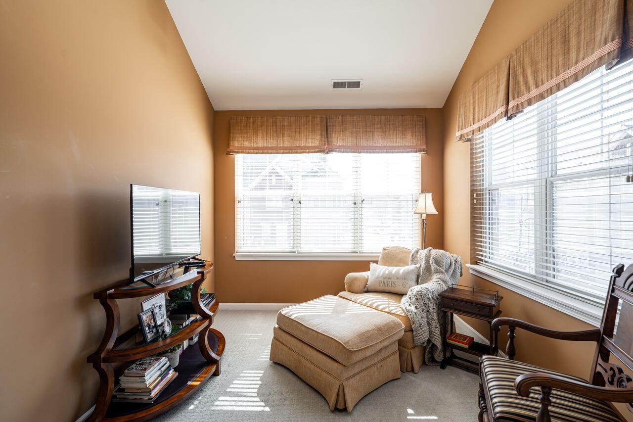 3870 South Lake DRIVE 1102