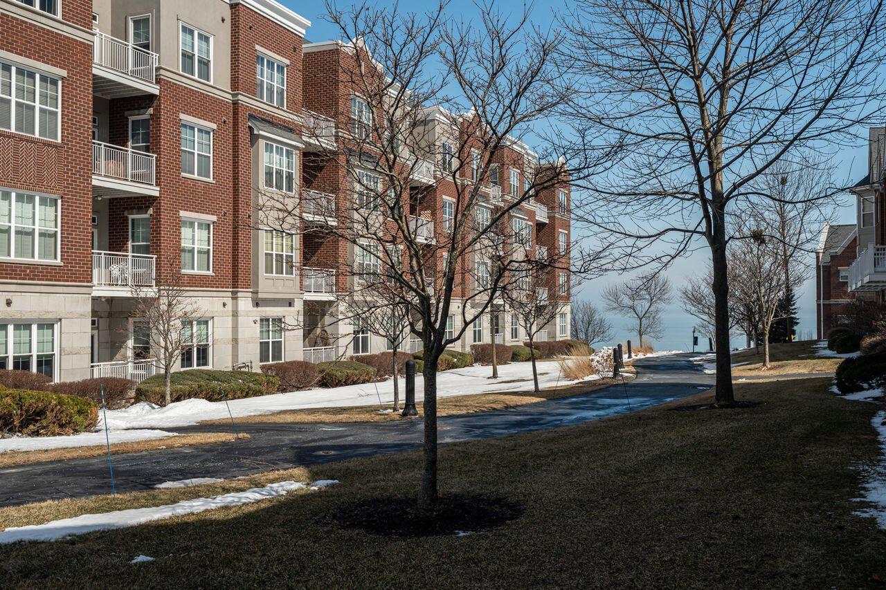 3870 South Lake DRIVE 1102