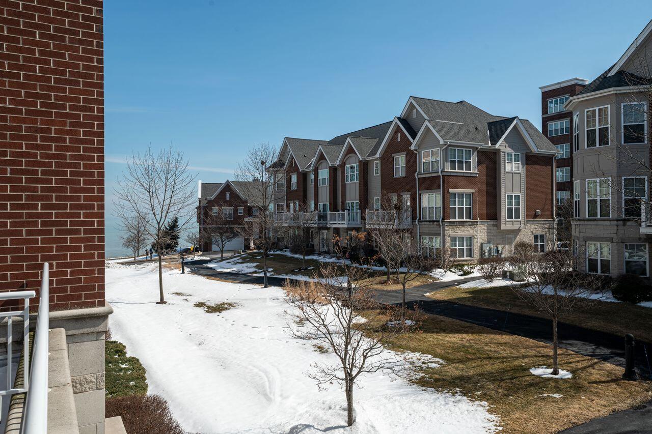 3870 South Lake DRIVE 1102