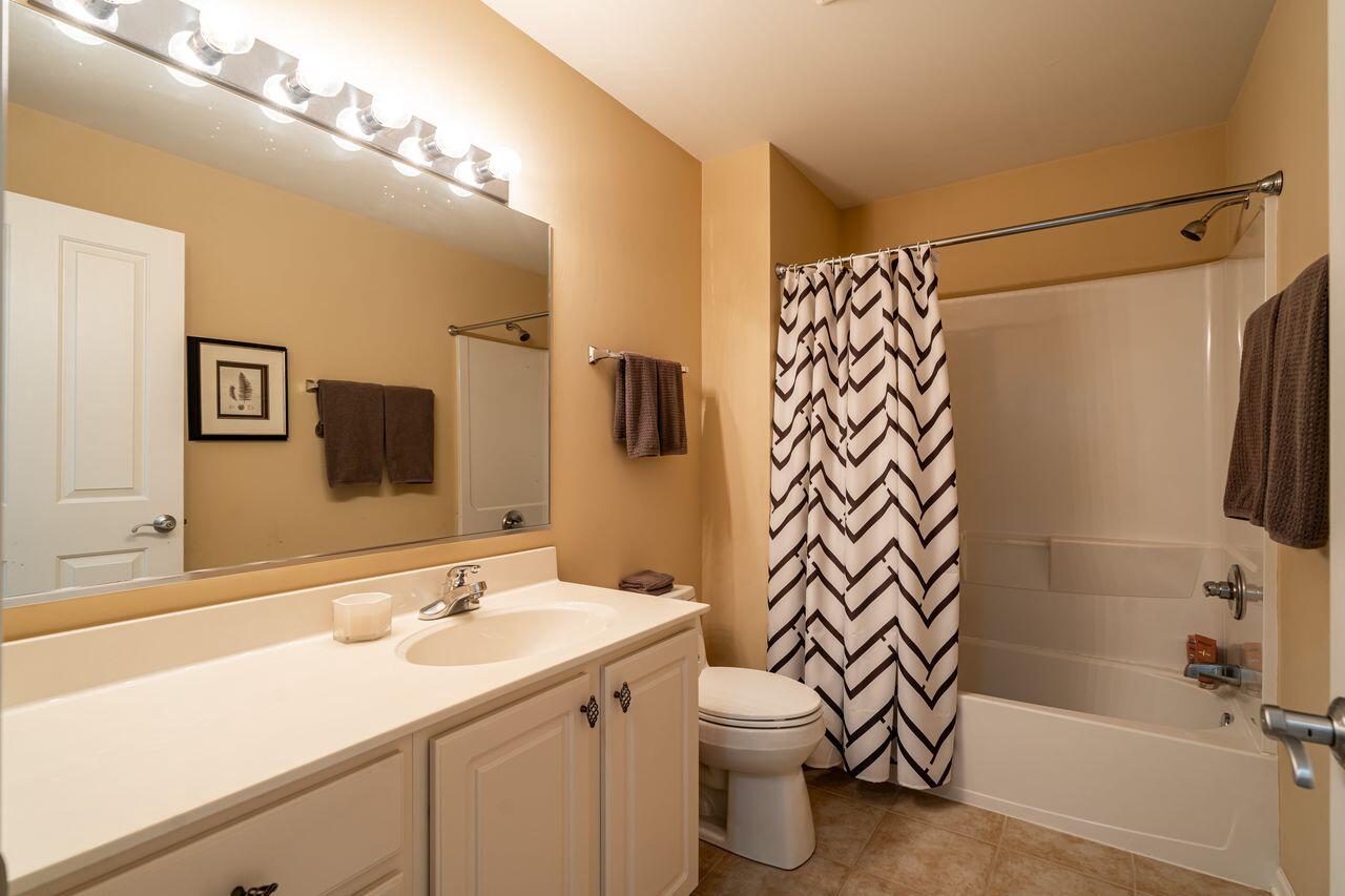 3870 South Lake DRIVE 1102