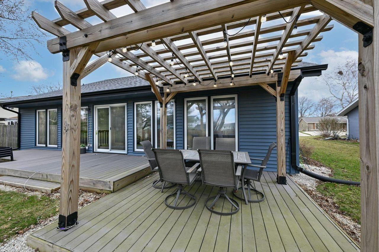 16285 West Mayflower DRIVE