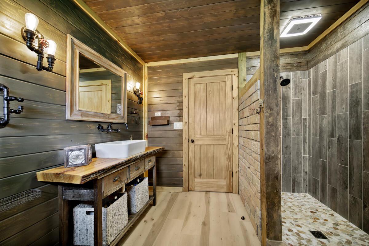 2530 North River ROAD